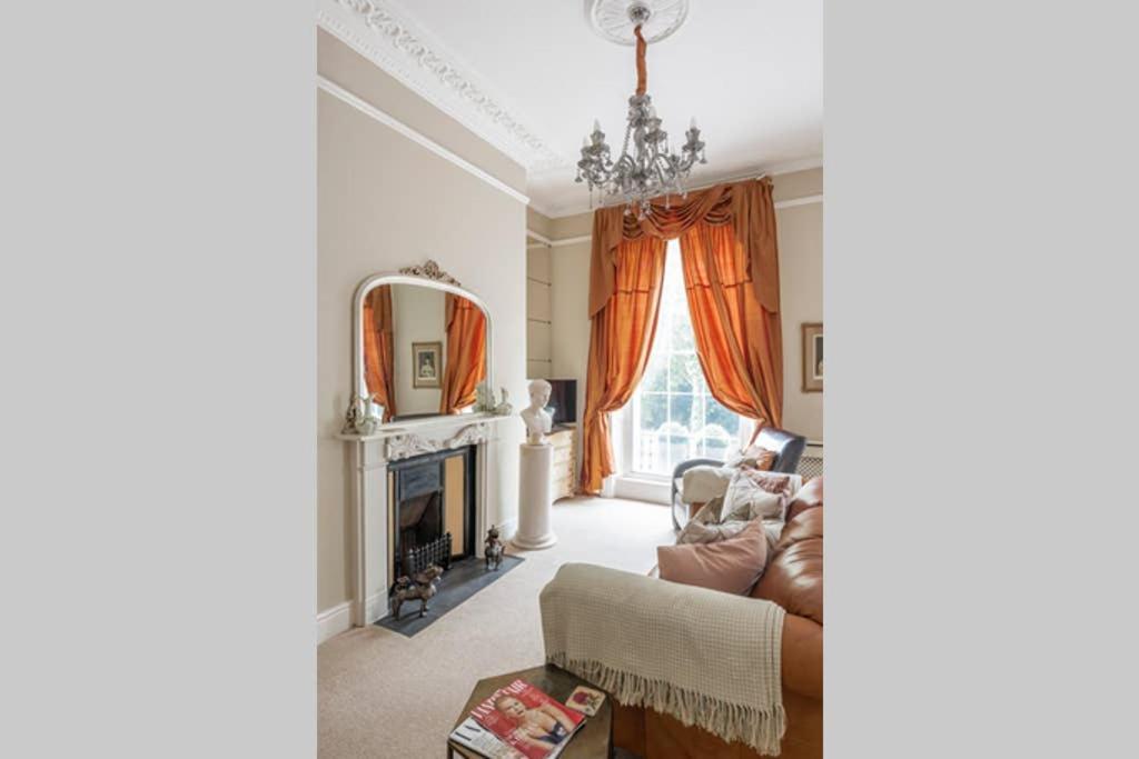Апартаменты Beautiful Studio With Private Outside Terrace Бат Экстерьер фото