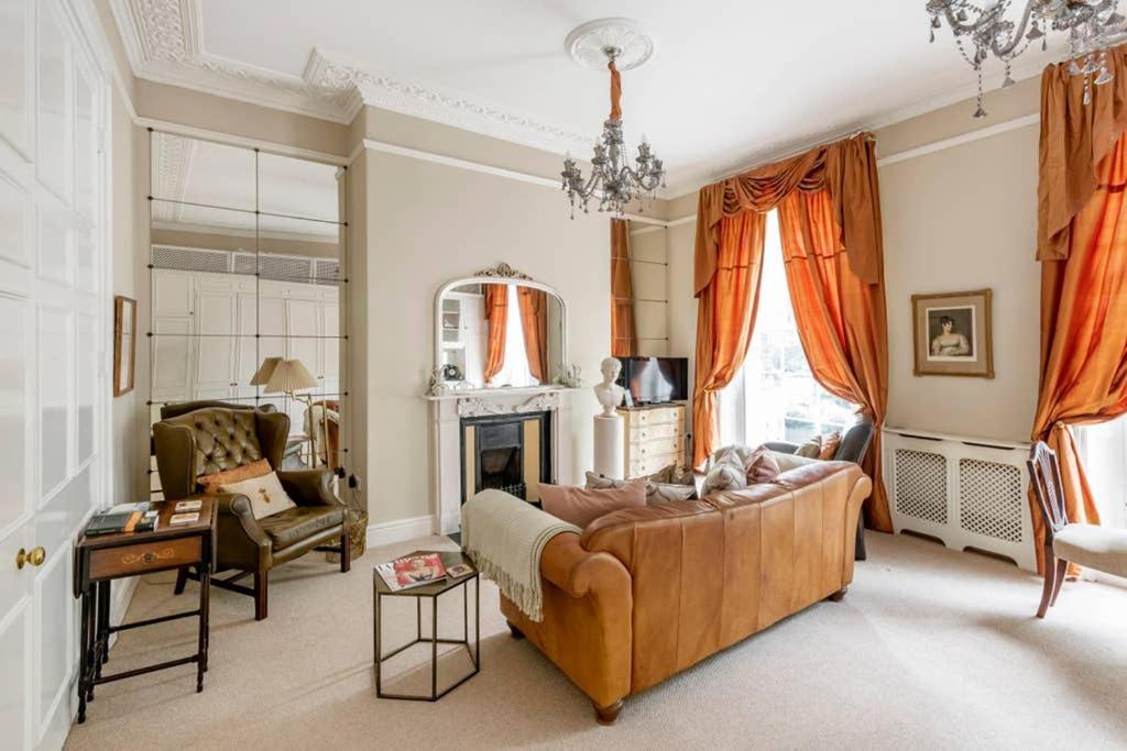 Апартаменты Beautiful Studio With Private Outside Terrace Бат Экстерьер фото