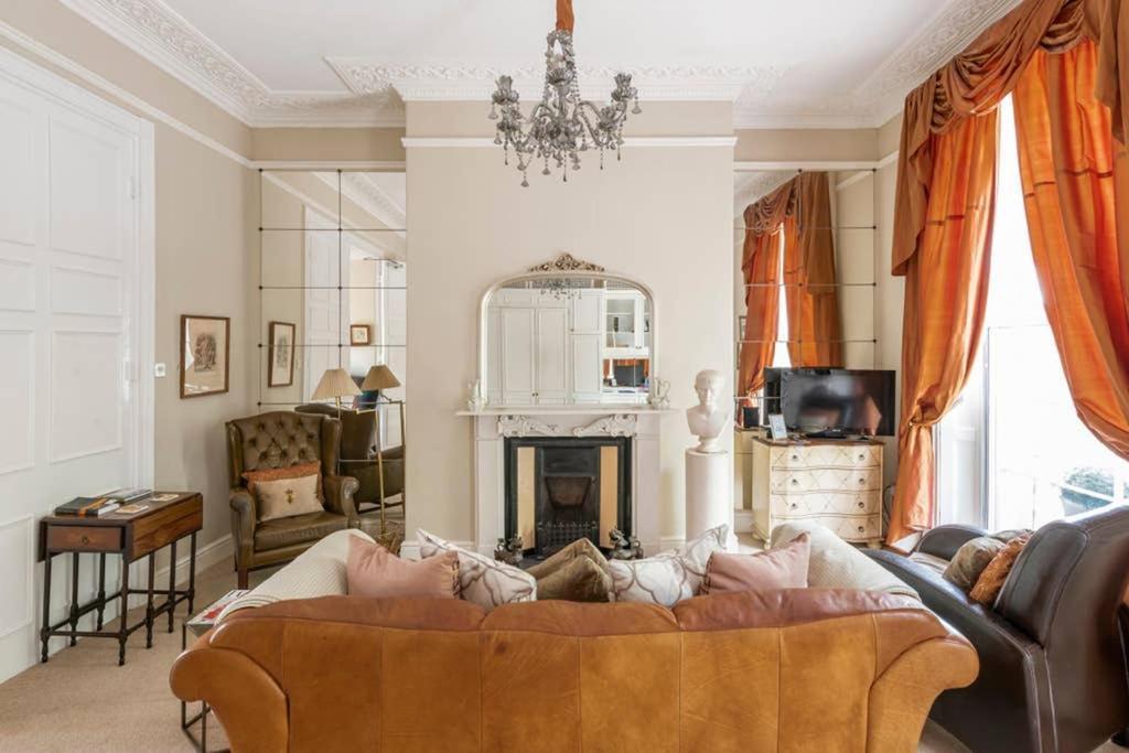 Апартаменты Beautiful Studio With Private Outside Terrace Бат Экстерьер фото