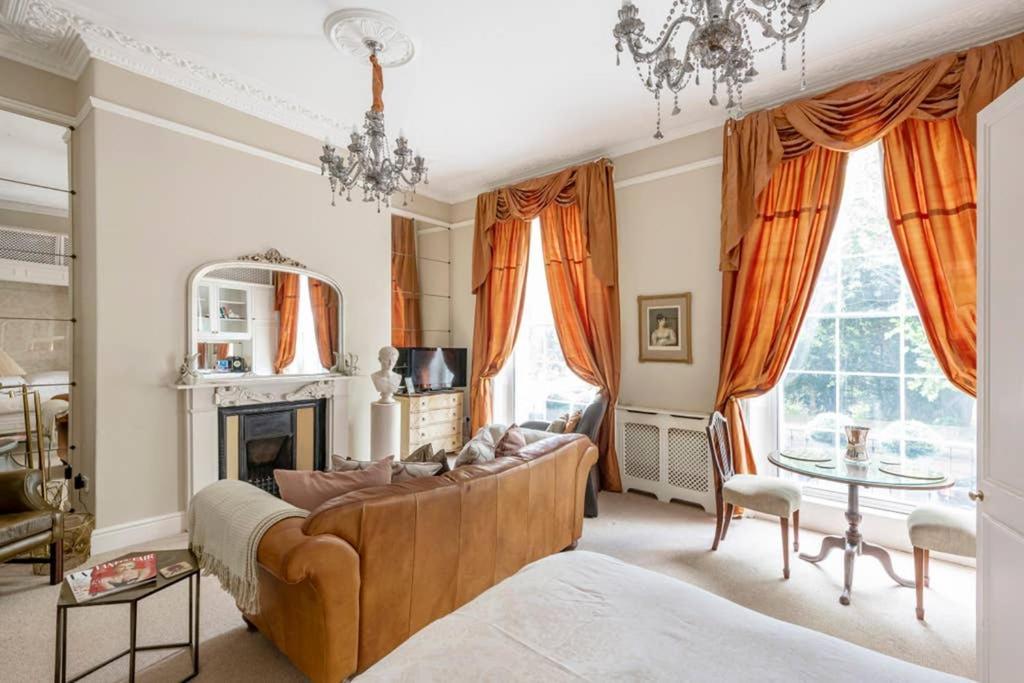 Апартаменты Beautiful Studio With Private Outside Terrace Бат Экстерьер фото