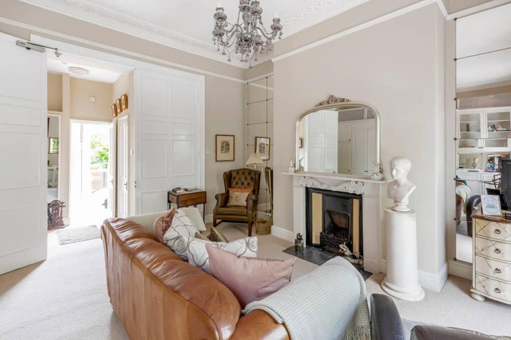 Апартаменты Beautiful Studio With Private Outside Terrace Бат Экстерьер фото