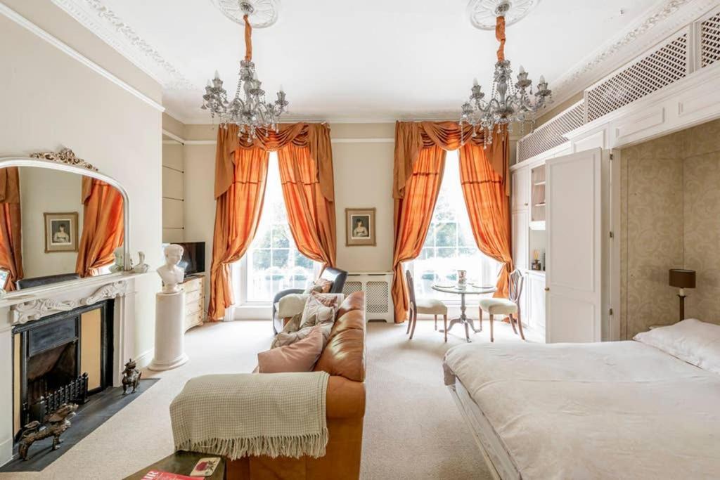 Апартаменты Beautiful Studio With Private Outside Terrace Бат Экстерьер фото