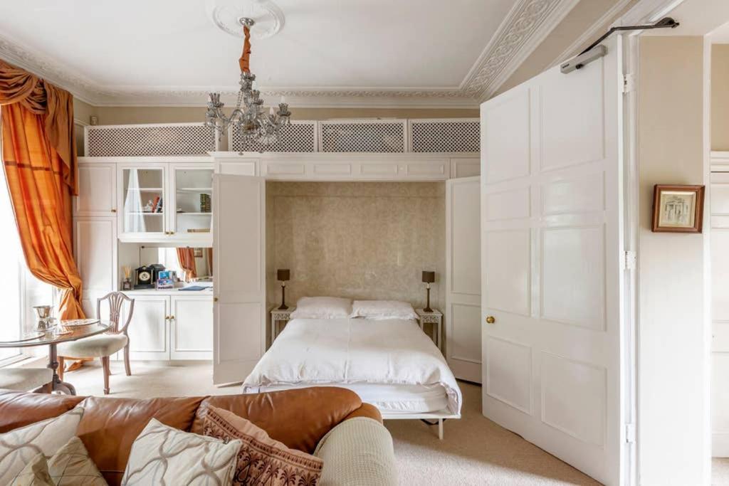 Апартаменты Beautiful Studio With Private Outside Terrace Бат Экстерьер фото